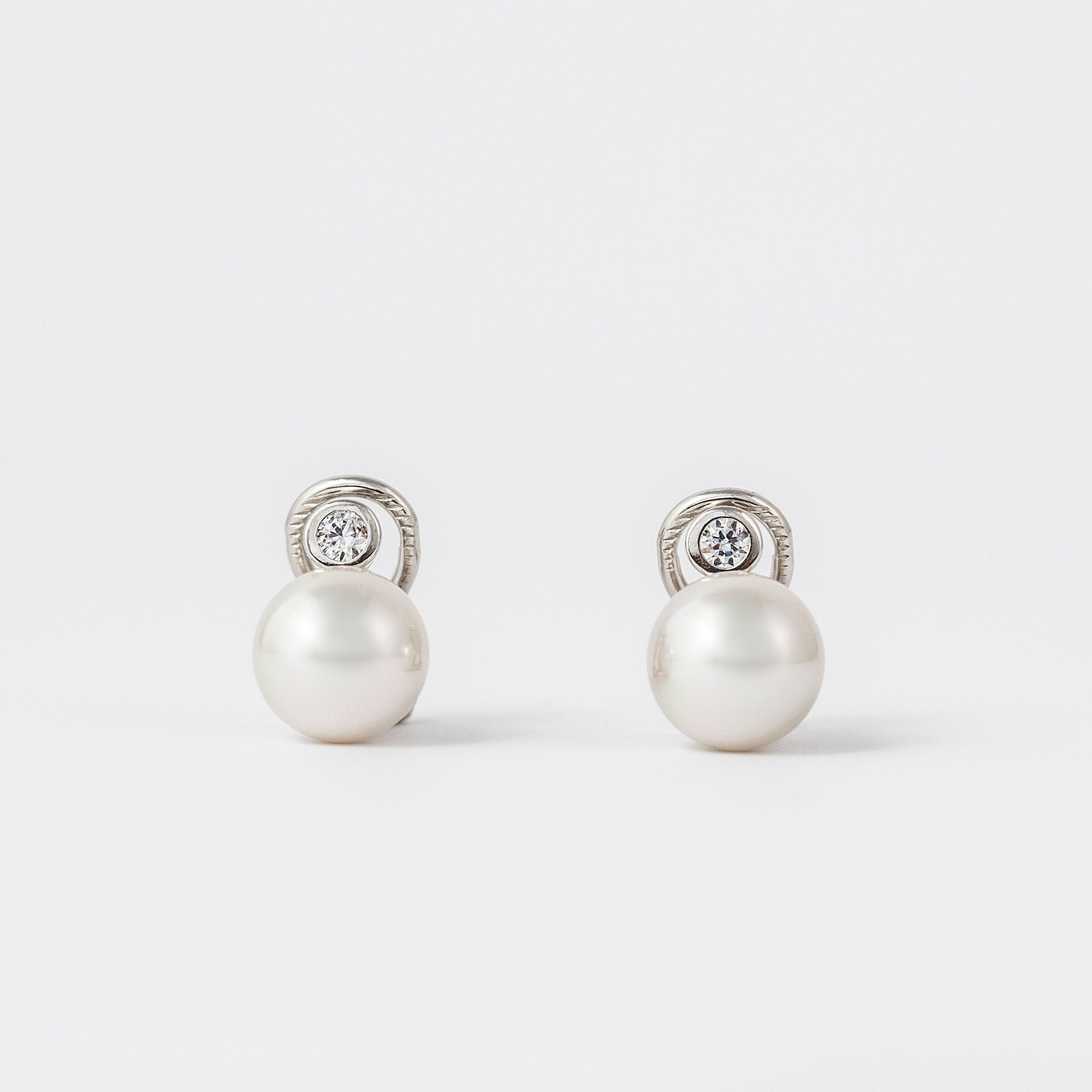 Brincos Majorica Omega