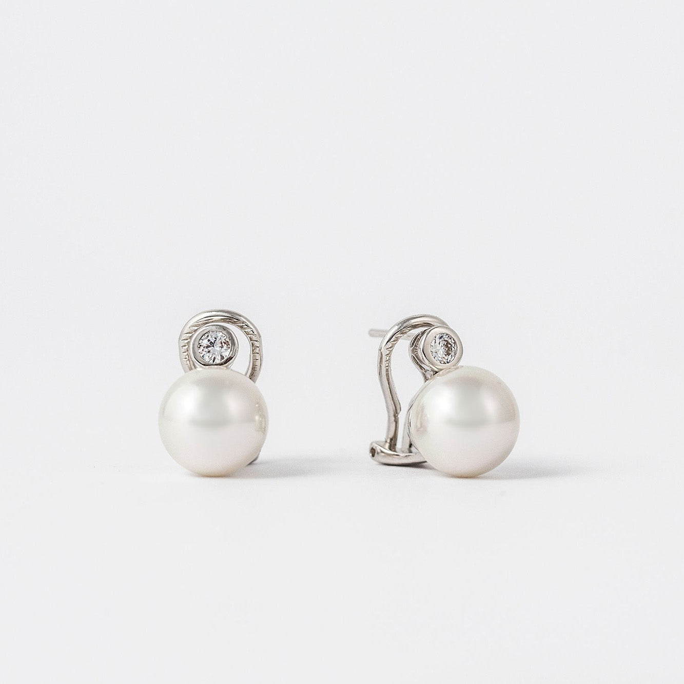 Brincos Majorica Omega