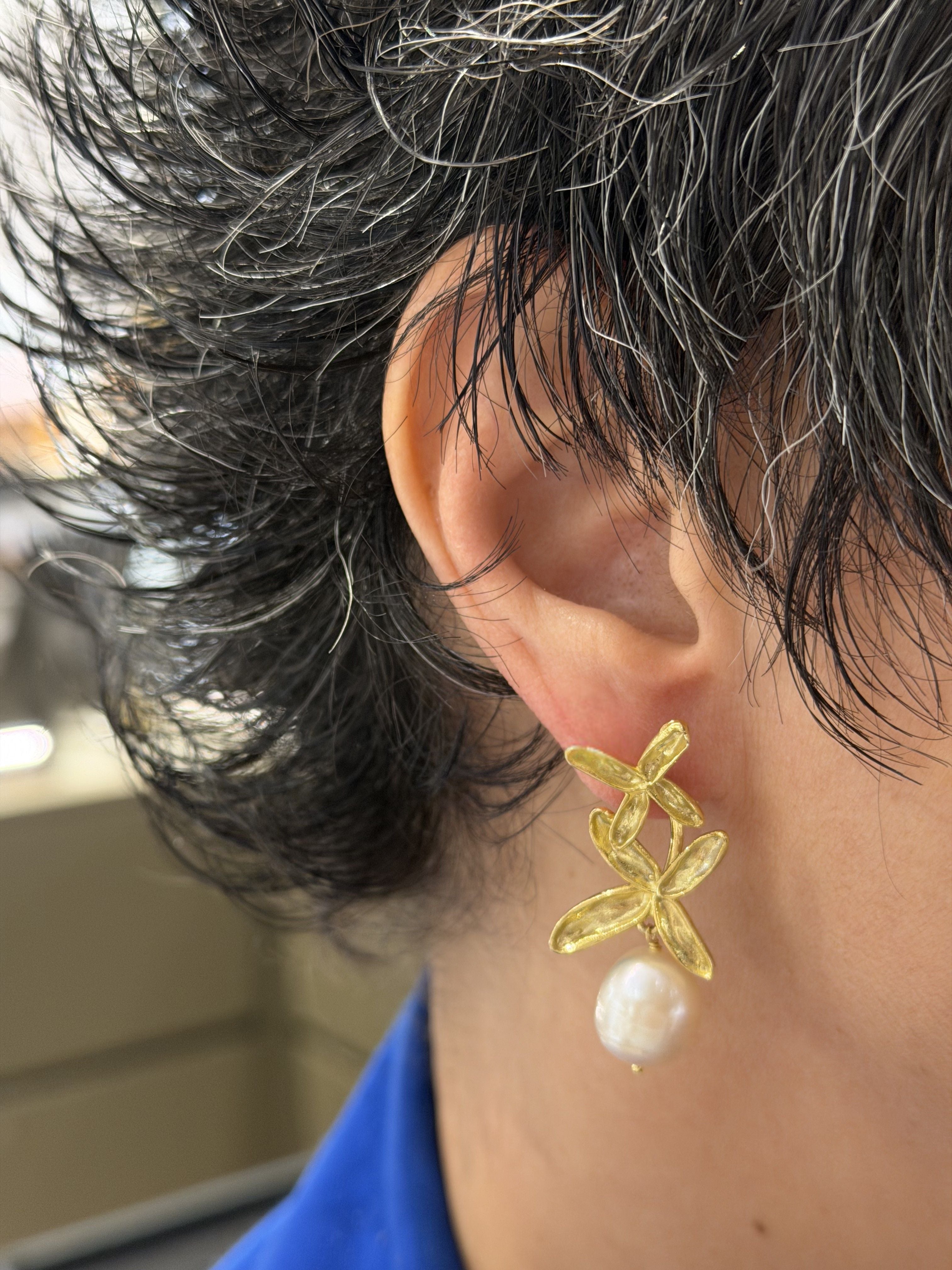 Ana Joalheiros - Brincos em Prata - Brincos Dourados Ana Joalheiros Flor de Oliveira brincos na orelha BR12536-D