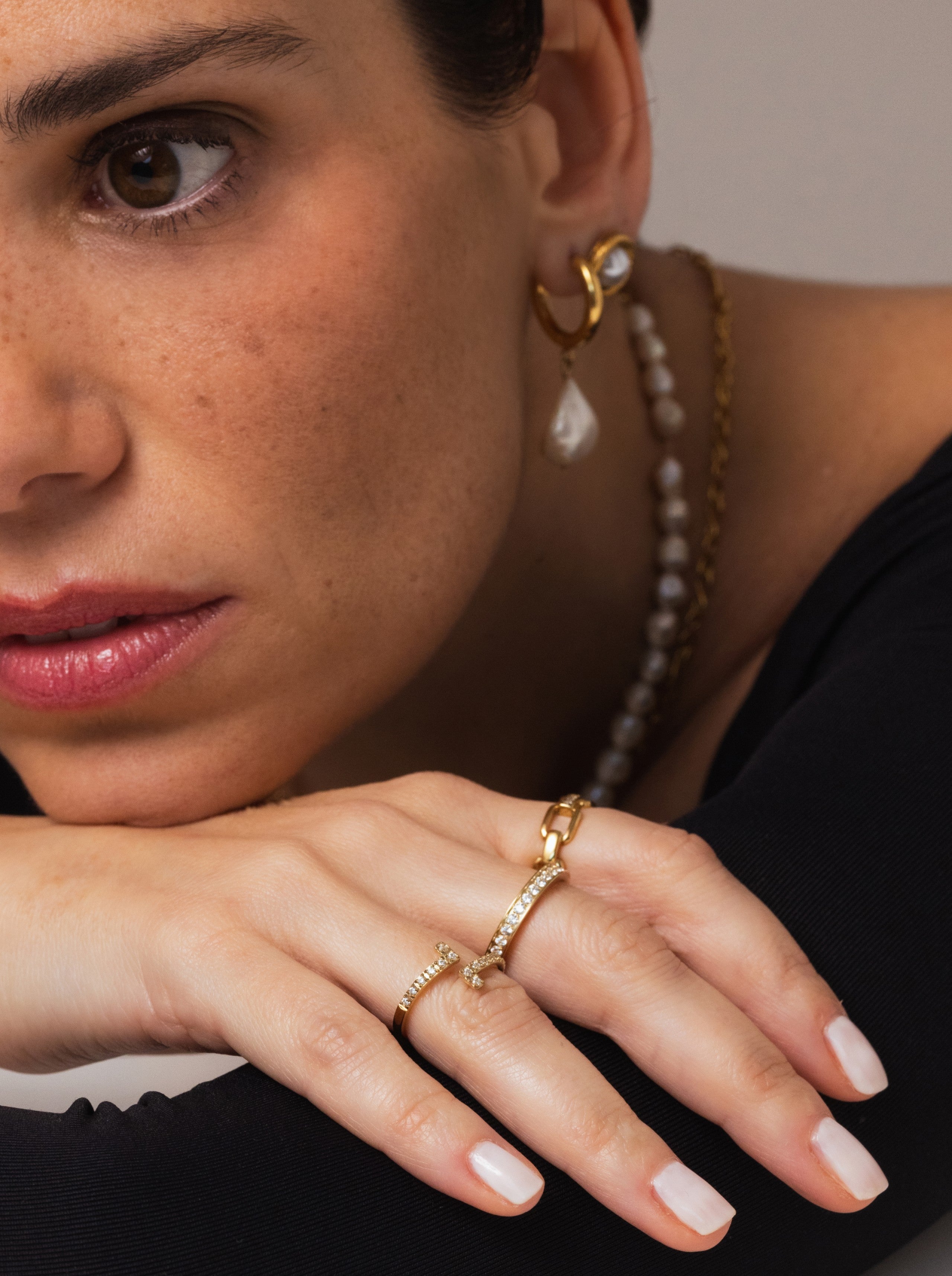 Ana Joalheiros - Brincos Dourados - Brincos One London 34 Gold 5 OJNYR34G-5 brincos na orelha