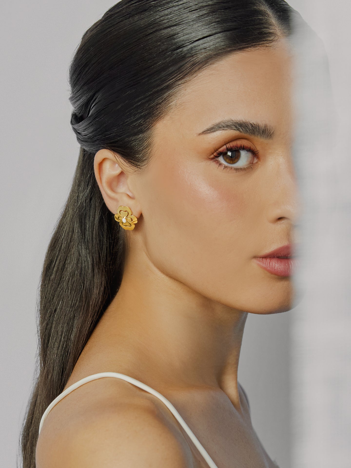 Ana Joalheiros - Brincos Dourados - Brincos One Senhora Margot Blossom Gold OJATE13D Flor brincos na orelha