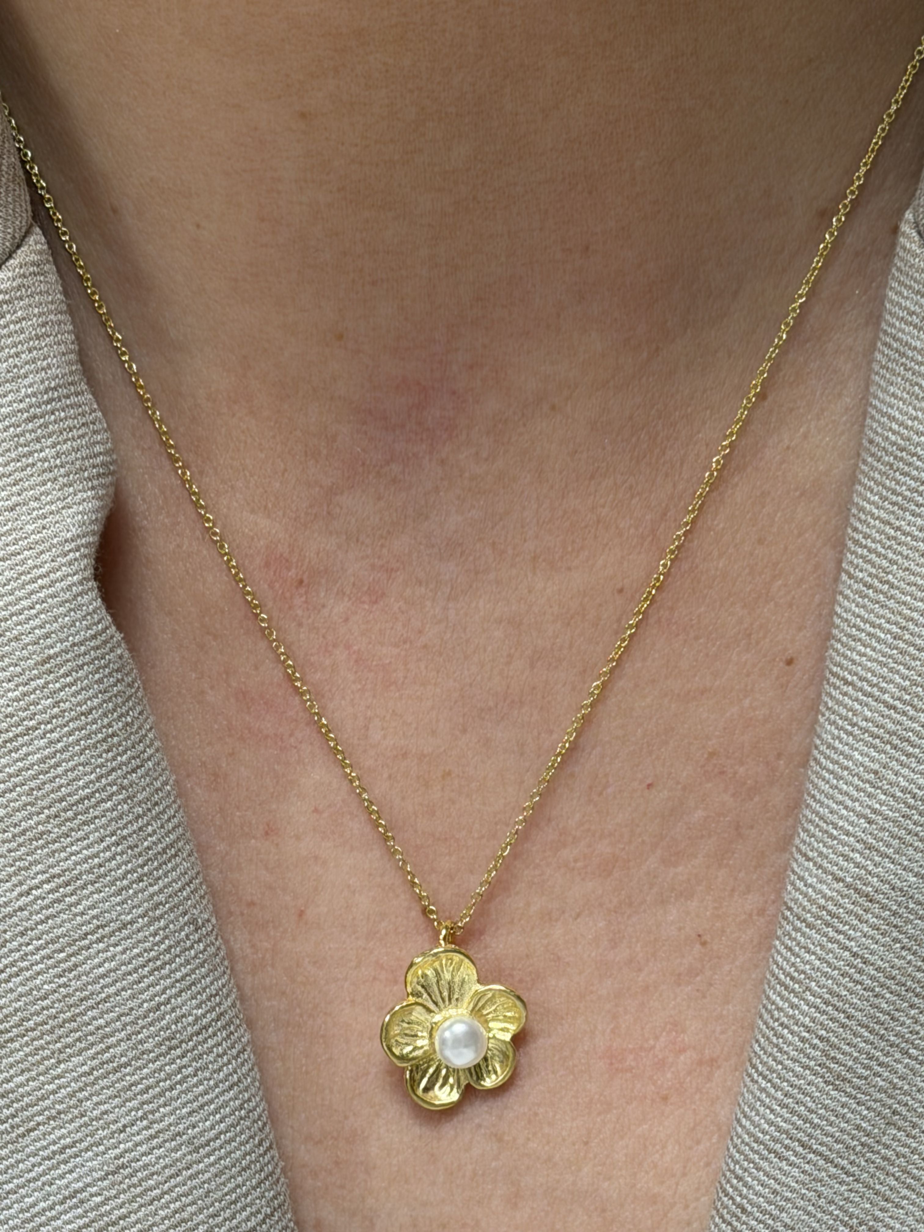 Ana Joalheiros - Colares Pérola - Colar Dourado Ana Joalheiros Flor do Amor CL17683-Dpescoço