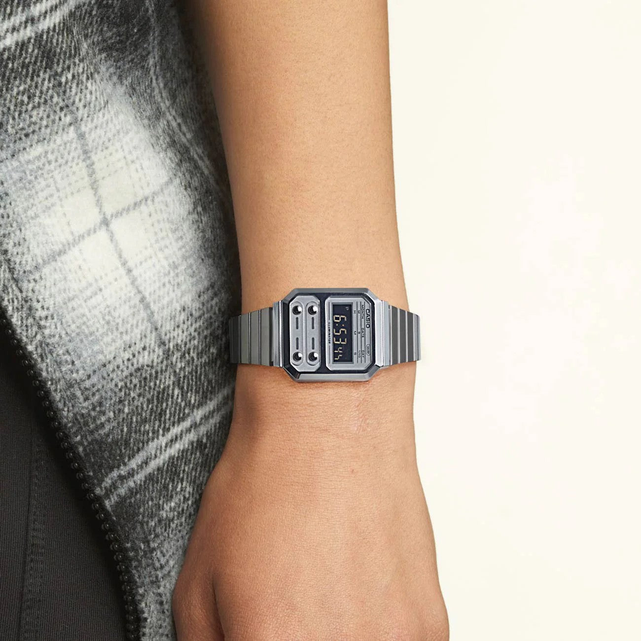 Ana Joalheiros - Relógios Casio - Relógio Casio Edgy Collection Vintage A100WE-7BEF no Pulso