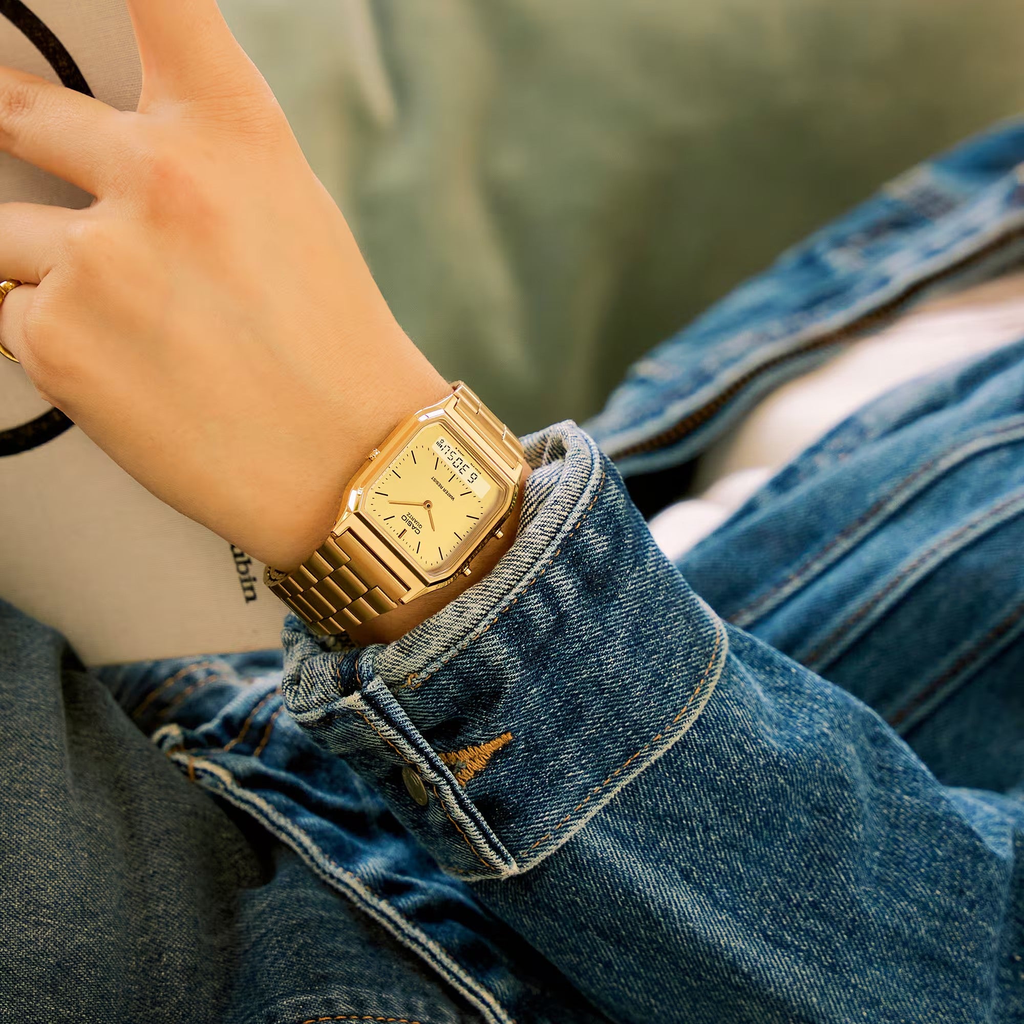 Ana Joalheiros - Relógios Casio - Relógio Casio Dourado Edgy Collection AQ-230GA-9DMQYES no Pulso