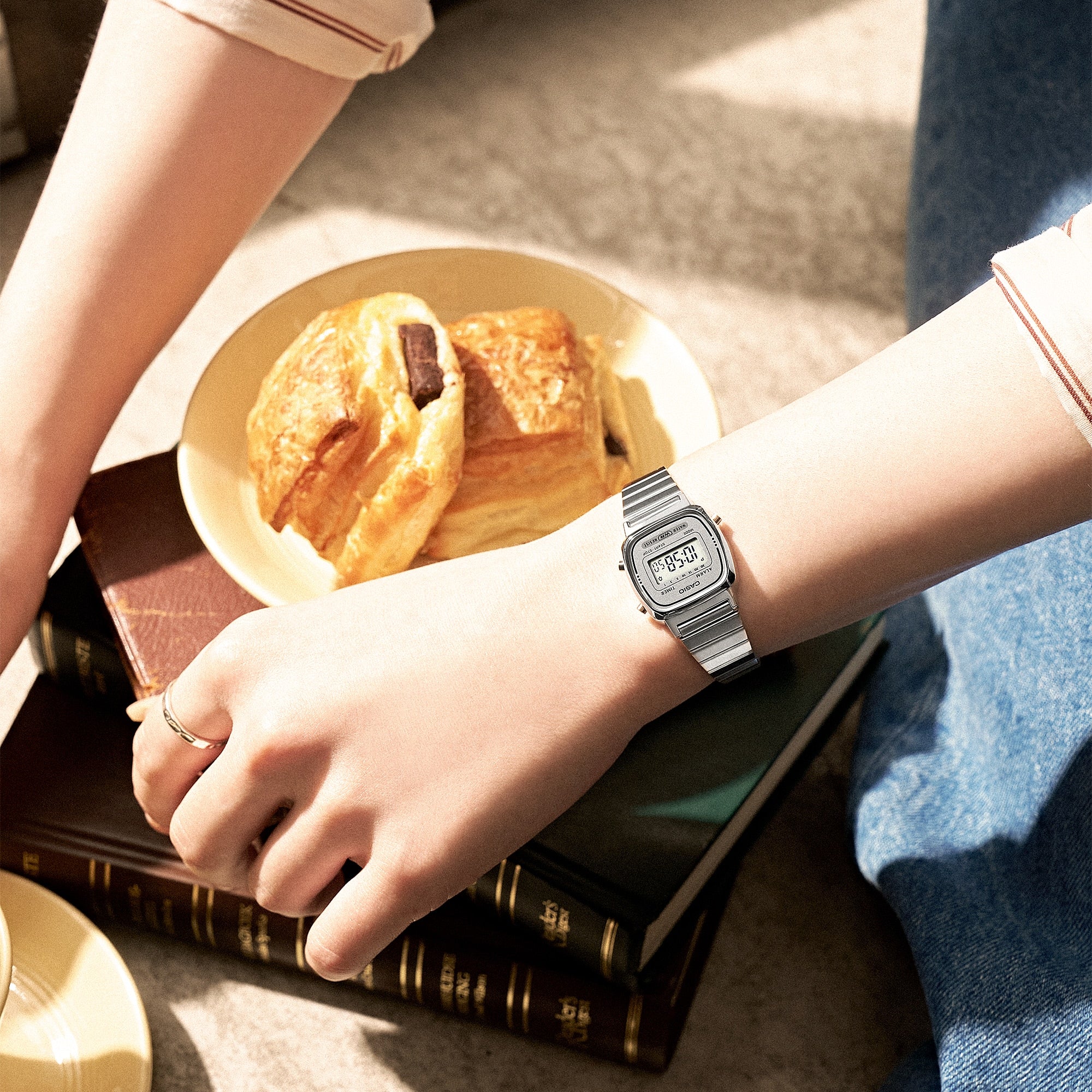 Ana Joalheiros - Relógios Casio - Relógio Feminino Casio LA670WEA-7EF no Pulso