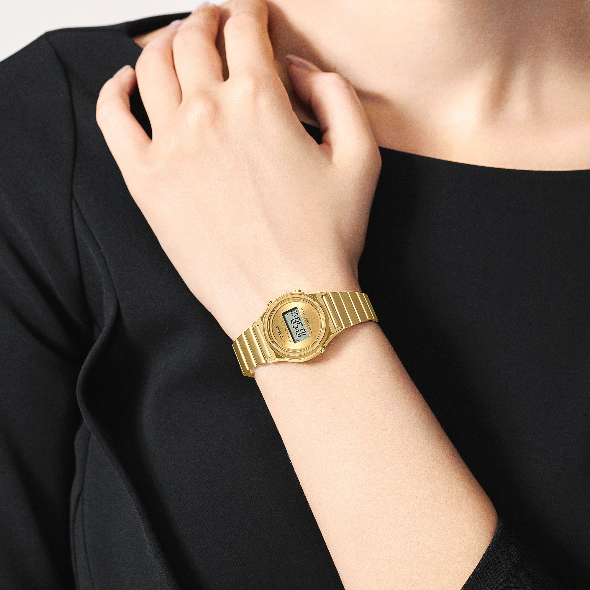 Ana Joalheiros - Relógios Casio - Relógio Casio Dourado LA700WEG-9AEF no Pulso