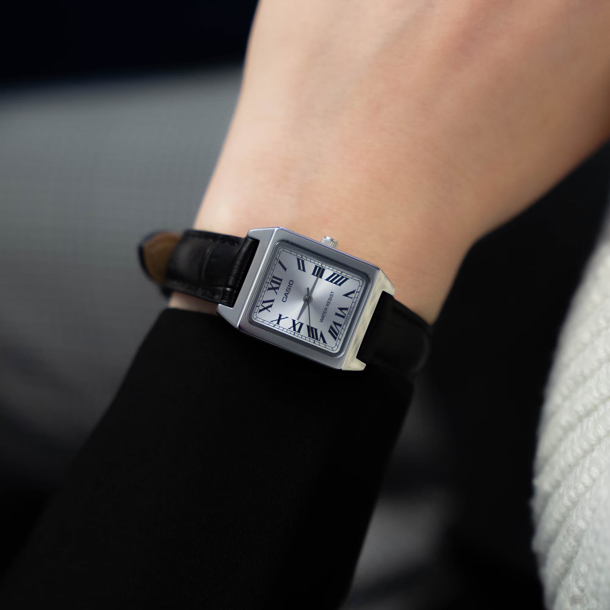 Ana Joalheiros - Relógios Casio - Relógio Feminino Casio LTP-B LTP-B150L-7B1EF no Pulso