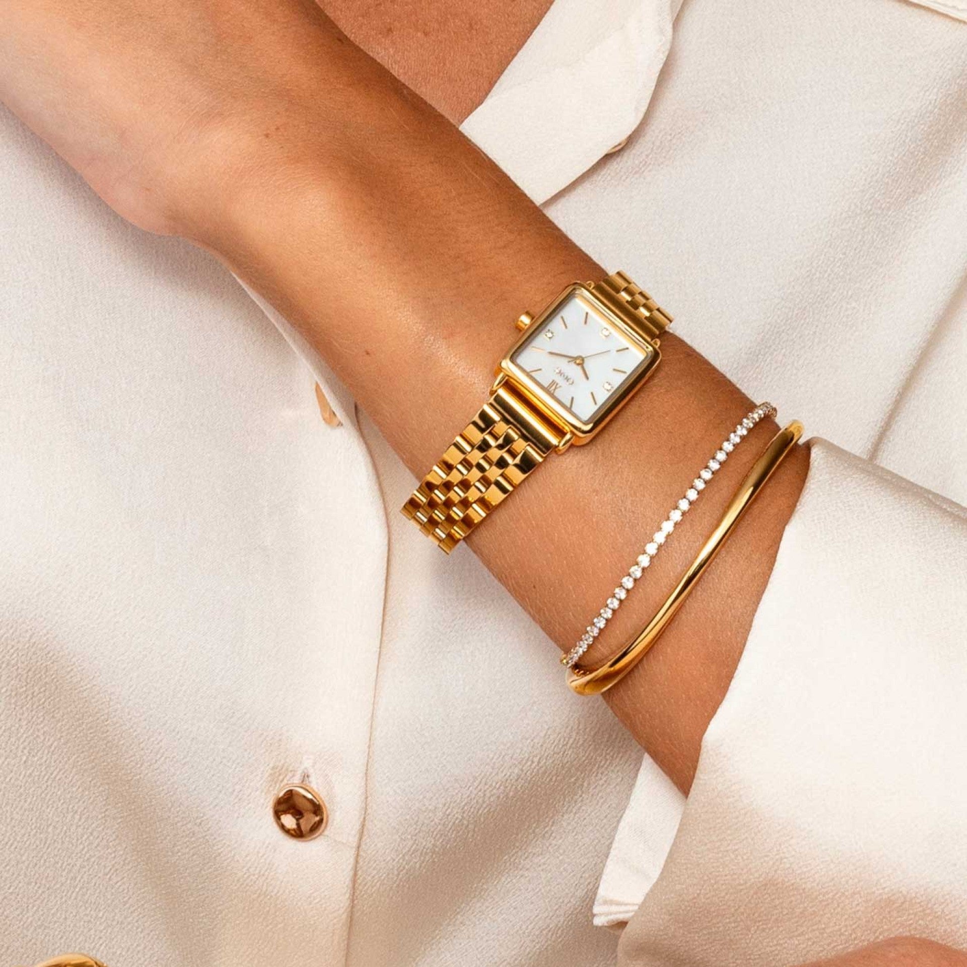Ana Joalheiros - Relógios One - Relógio para mulher One Dazzle Gold Relógio e Pulseiras OL9890SG52L no Pulso