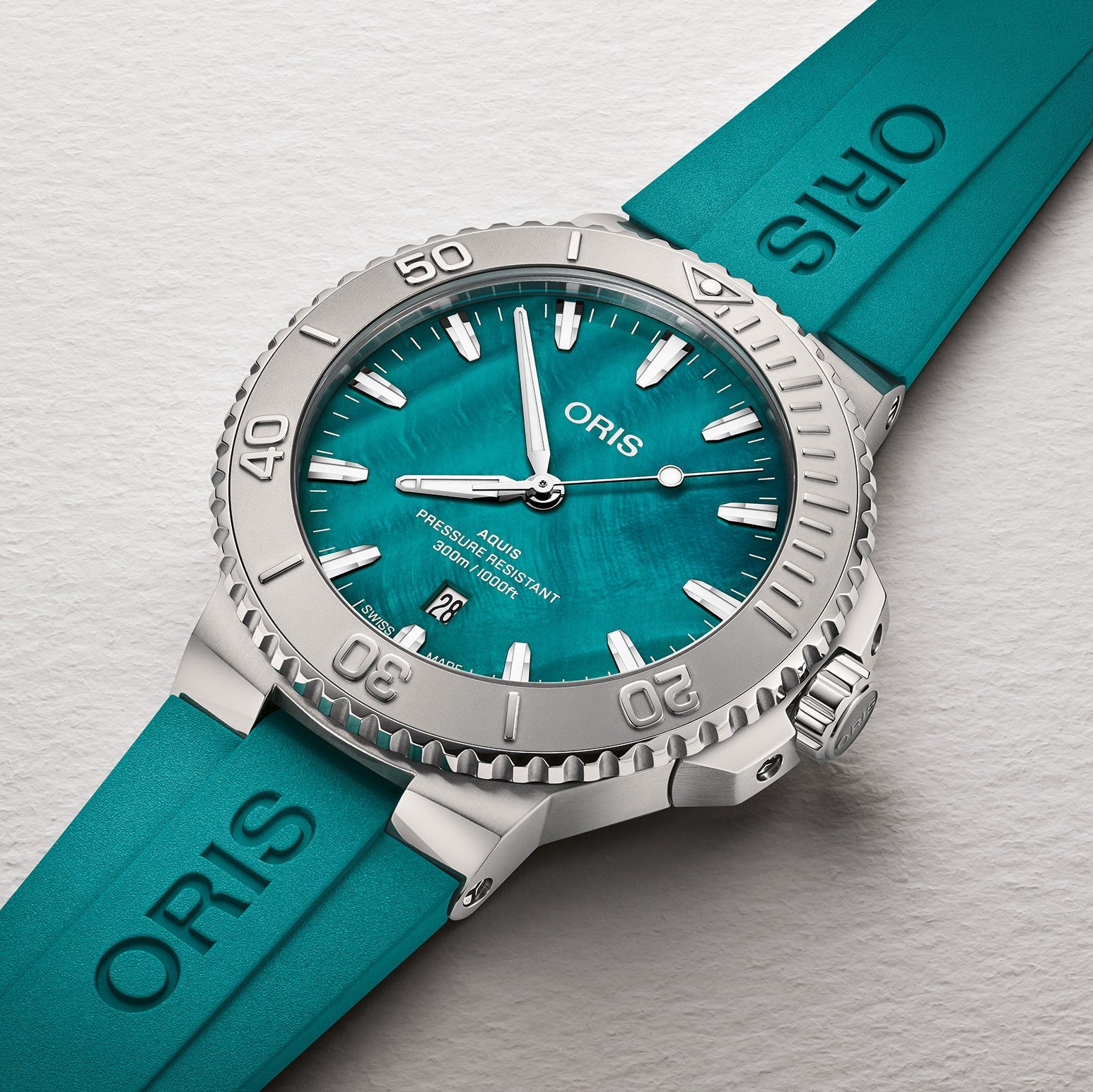 Ana Joalheiros - Relógios Oris - Relógio para homem Oris Aquis New York Harbor Limited Edition II OR733.7789.4187-SET Lateral