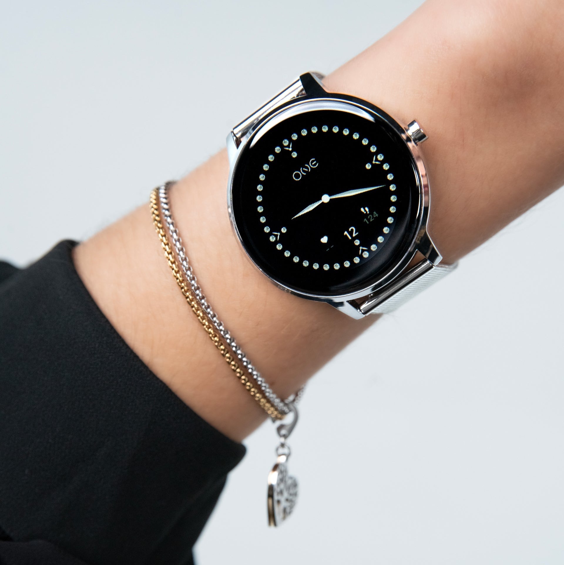 Ana Joalheiros - Relógios One - Relógio Smartwatch Mulher One QueenCall Silver Mesh OSW0027SM32D no Pulso