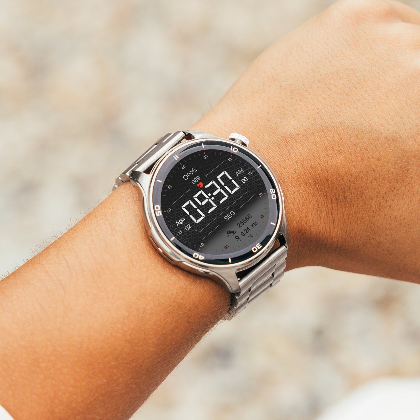 Ana Joalheiros - Relógios One - Relógio Smartwatch Mulher One Smartwatch One Men Explorer GPS Silver Links OSW9822SL51L no Pulso