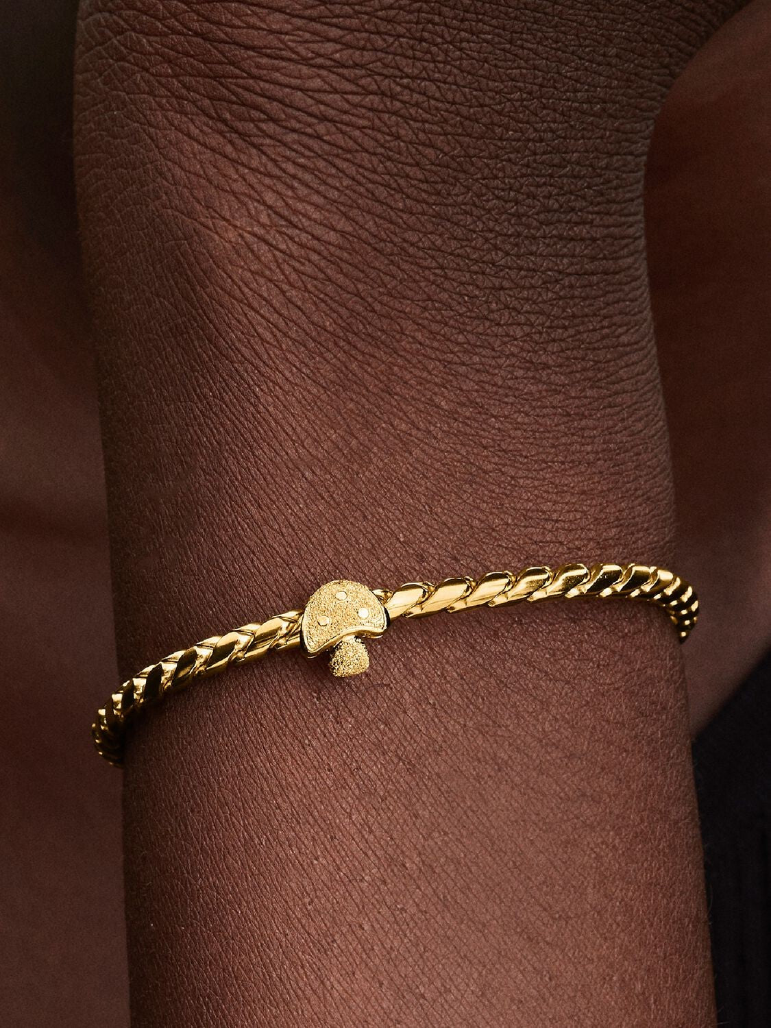 Mini Conta Pandora Cogumelo Texturada
Revestimento de ouro 14k - Ana Joalheiros