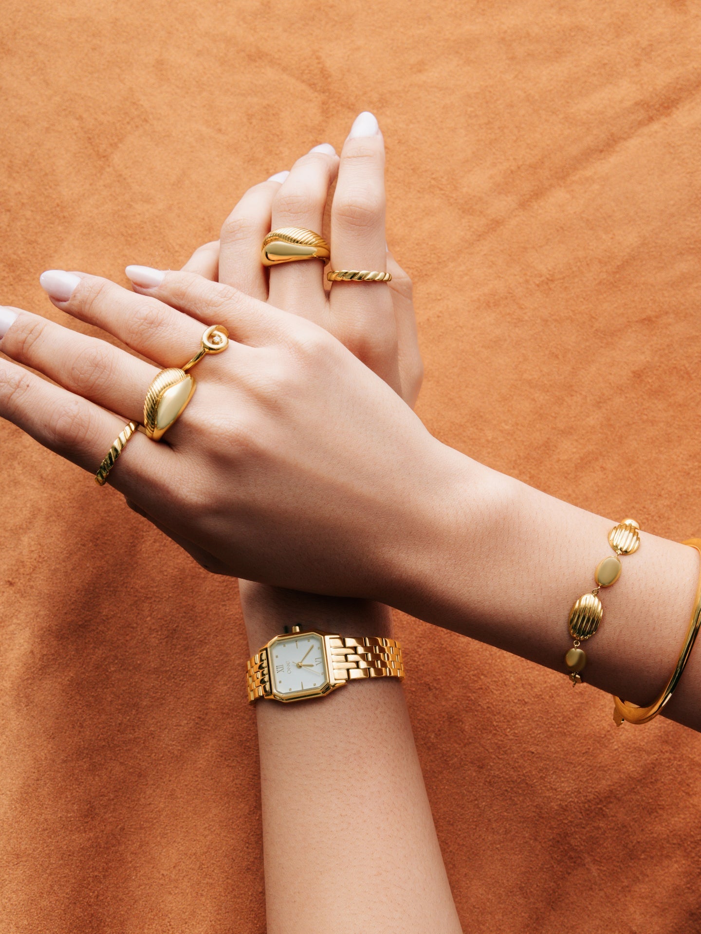 Ana Joalheiros - Anéis One - Anel dourado One Plissé Golden OJPLR01G-6 