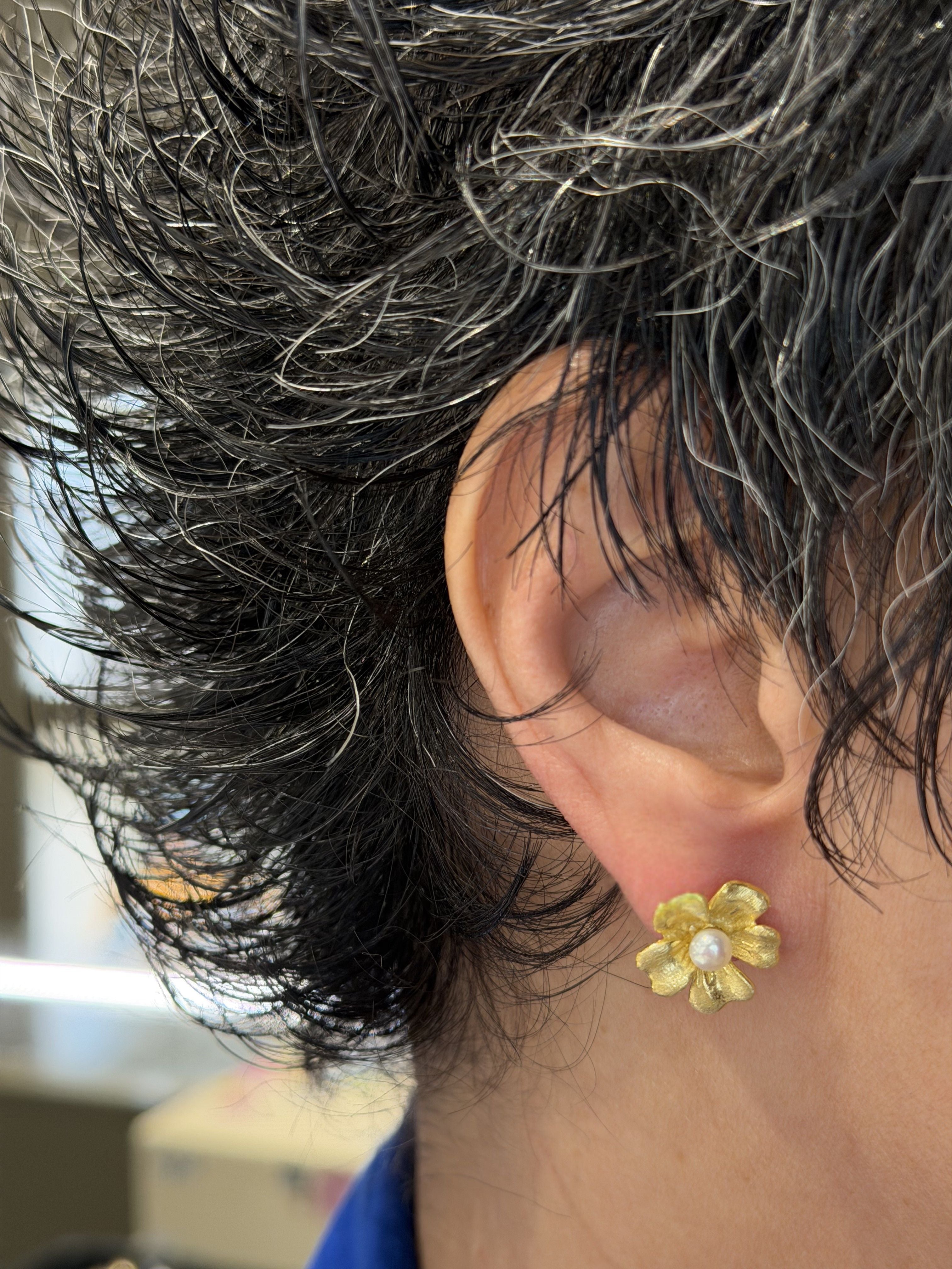 Ana Joalheiros - Brincos em Prata - Brincos Dourados Ana Joalheiros Flor do Amor brincos na orelha BR13344-D