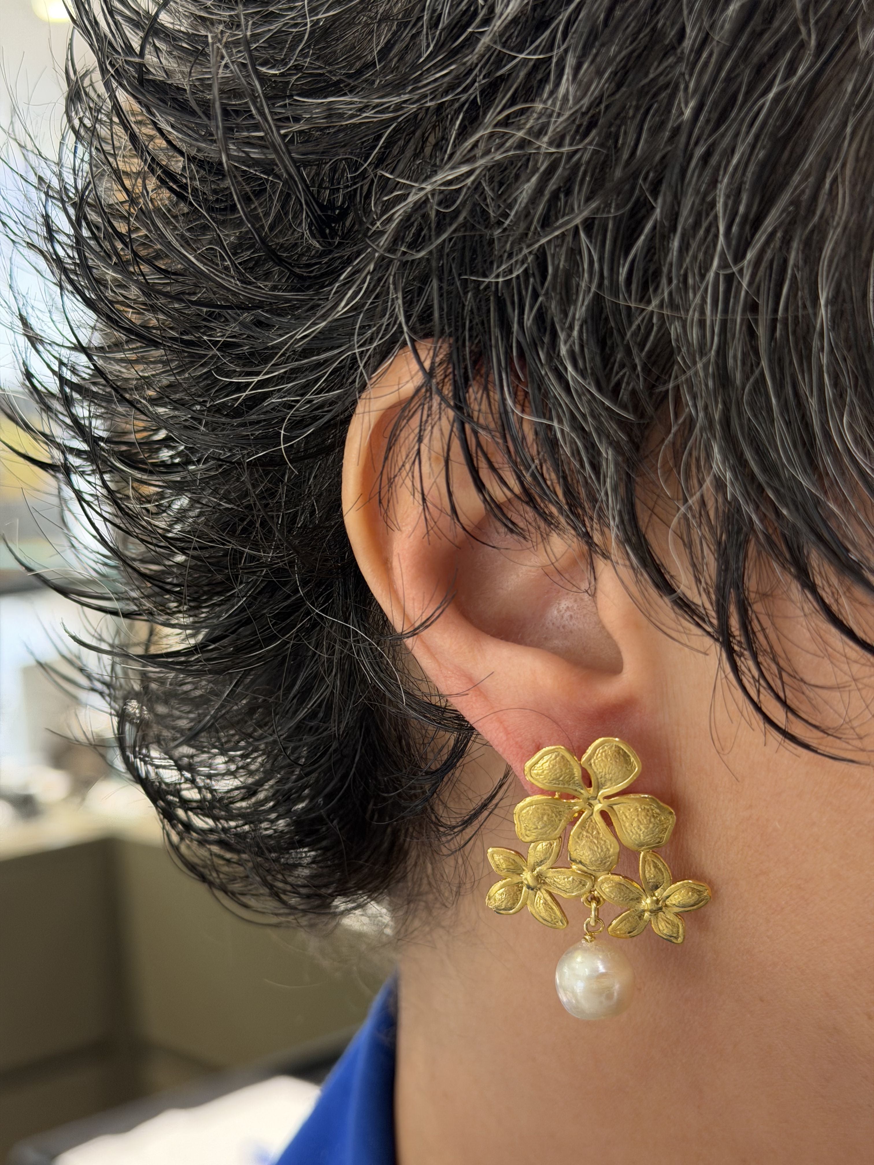 Ana Joalheiros - Brincos em Prata - Brincos Dourados Ana Joalheiros Miosótis brincos na orelha BR13408-D1