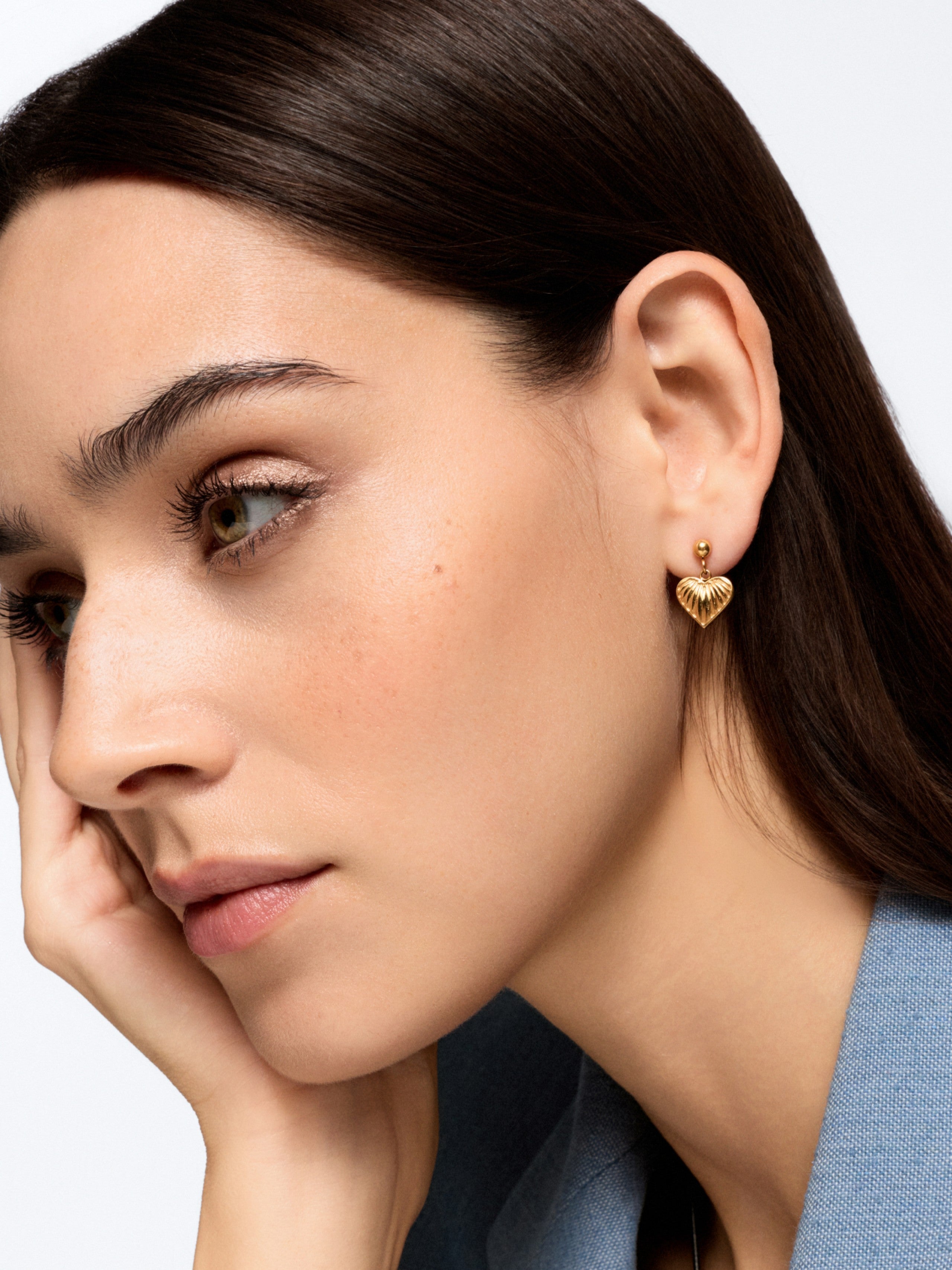 Ana Joalheiros - Brincos Dourados - Brincos One Heartless Golden OJEEP47G brincos na orelha