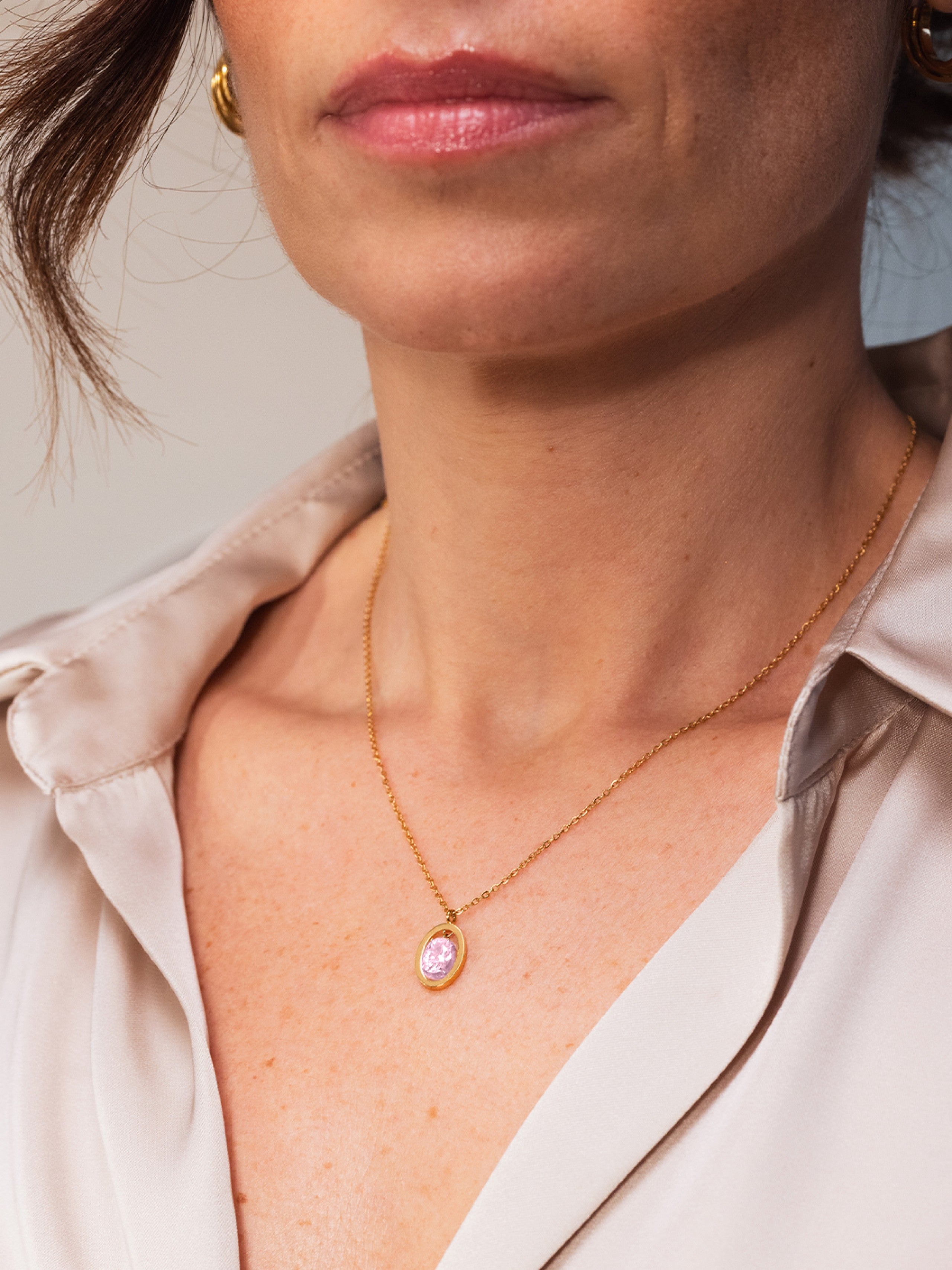 Ana Joalheiros - Colares Dourados - Colar Dourado One Birthstone Junho - Harmonia OJNN41G  pescoço
