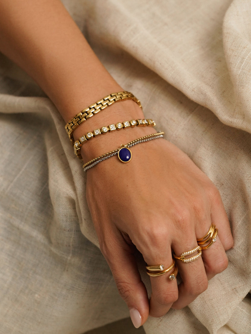 Ana Joalheiros - Pulseiras One - Pulseira One Energy Azure Golden OJEBC743 pulso