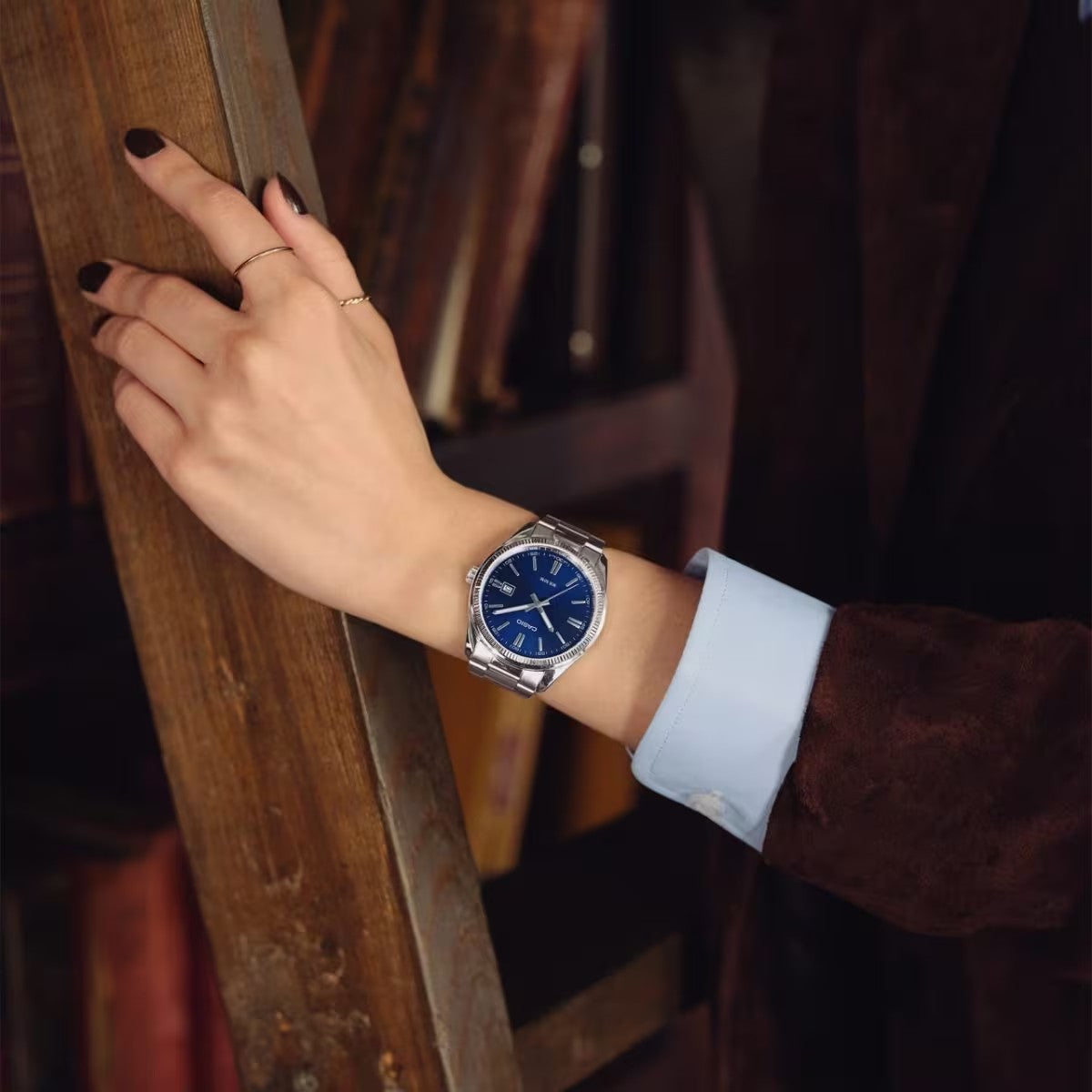 Ana Joalheiros - Relógios Casio - Relógio Feminino Casio Collection Classic MTP-1302PD-2AVEF no Pulso