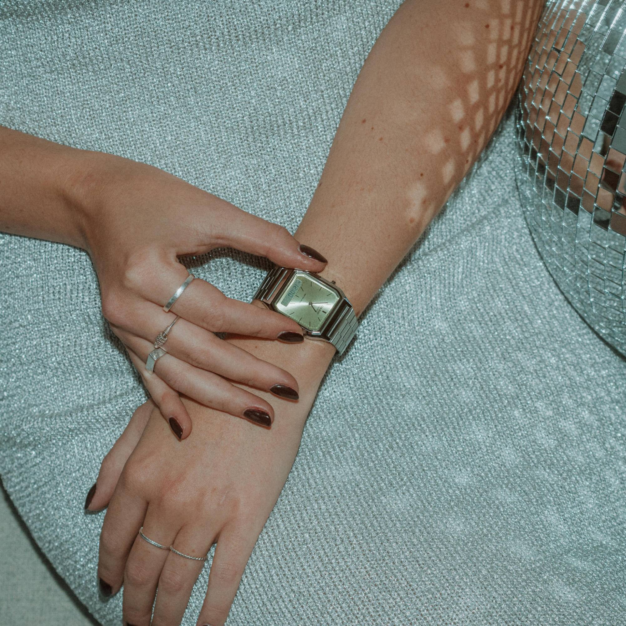 Ana Joalheiros - Relógios Casio - Relógio Casio Vintage Edgy Collection AQ-230A-9AMQYES no Pulso