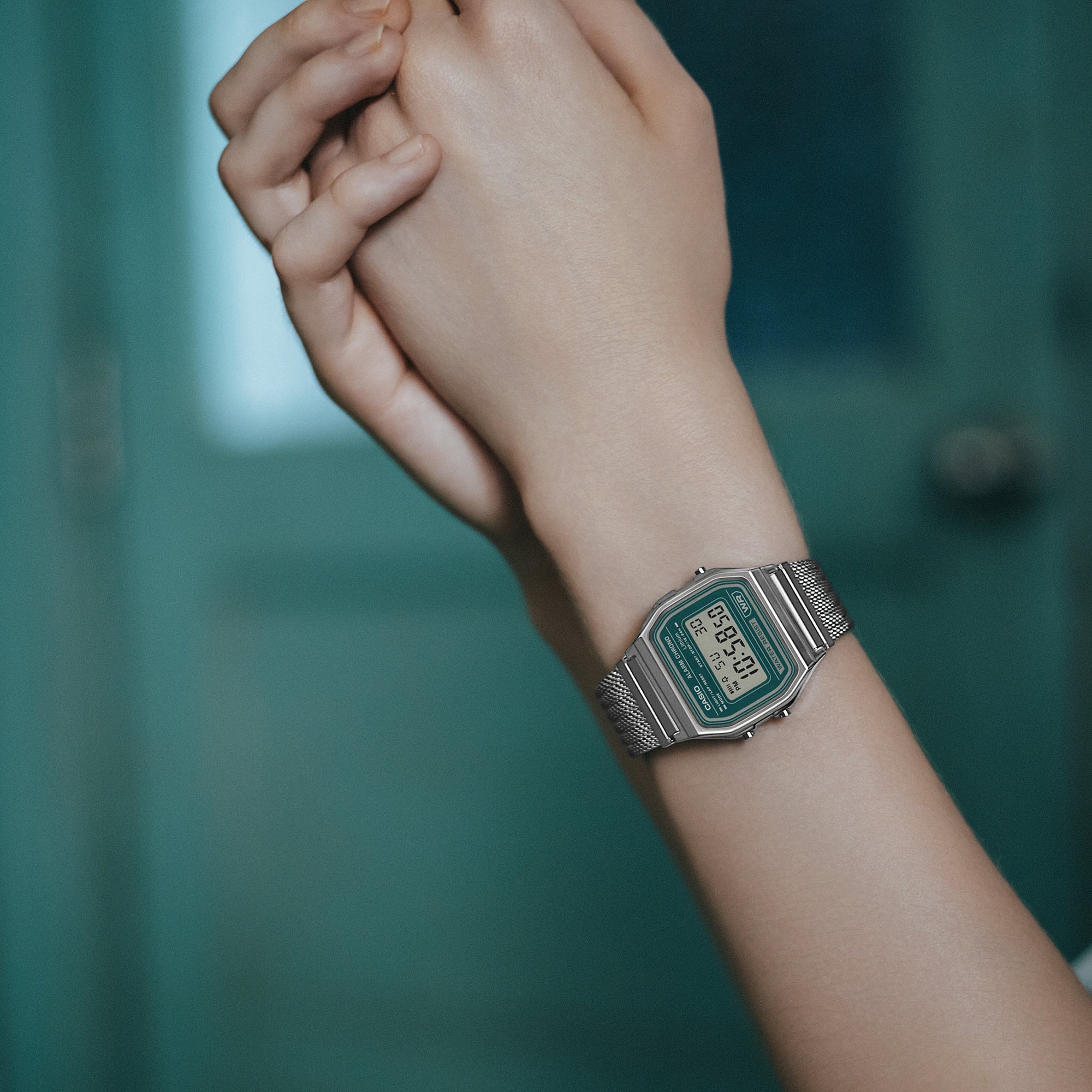 Ana Joalheiros - Relógios Casio - Relógio Casio Vintage Iconic A158WEM-3EF no Pulso