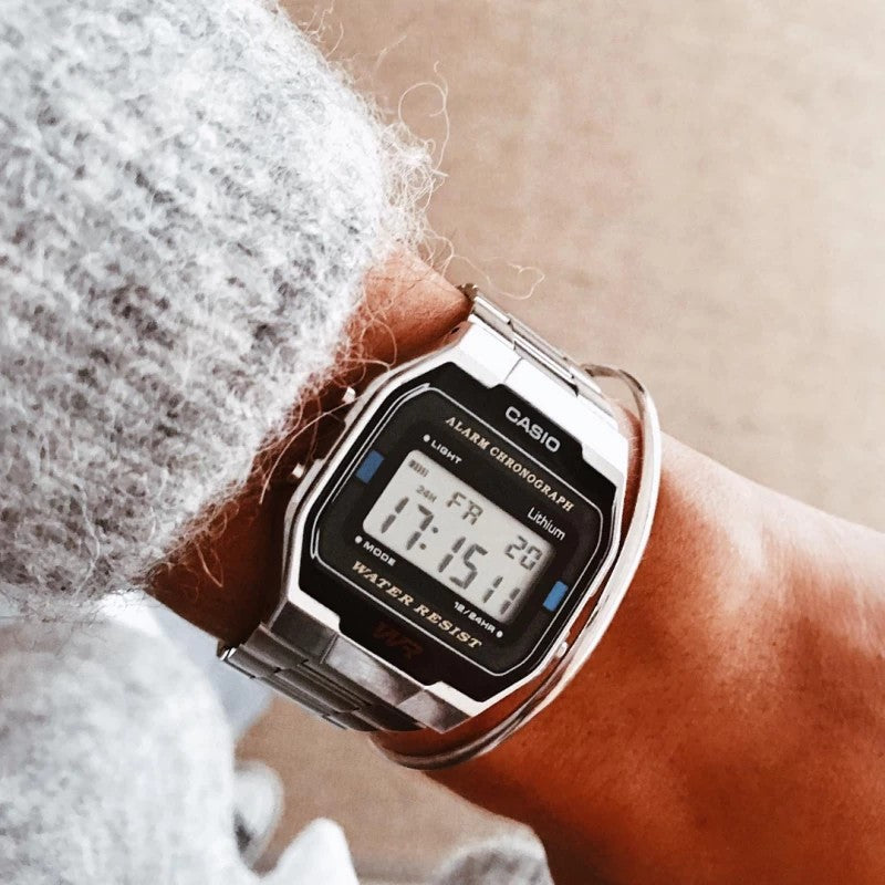 Ana Joalheiros - Relógios Casio - Relógio Casio Vintage Iconic A163WA-1QES no Pulso