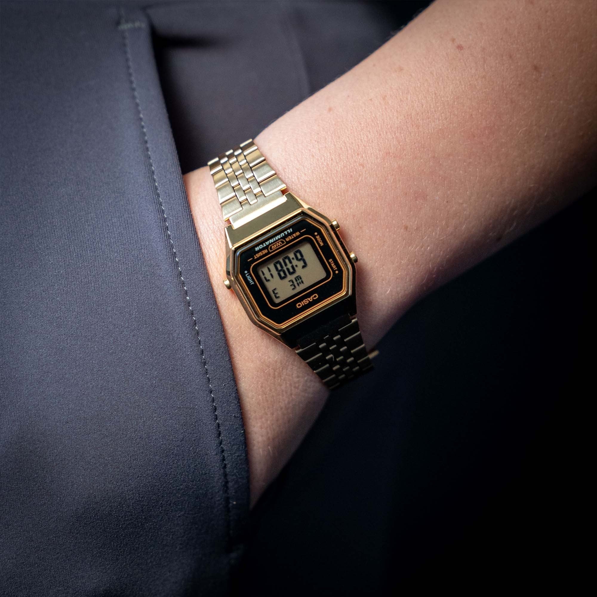 Ana Joalheiros - Relógios Casio - Relógio Casio Dourado Series LA680WEGA-1ER no Pulso