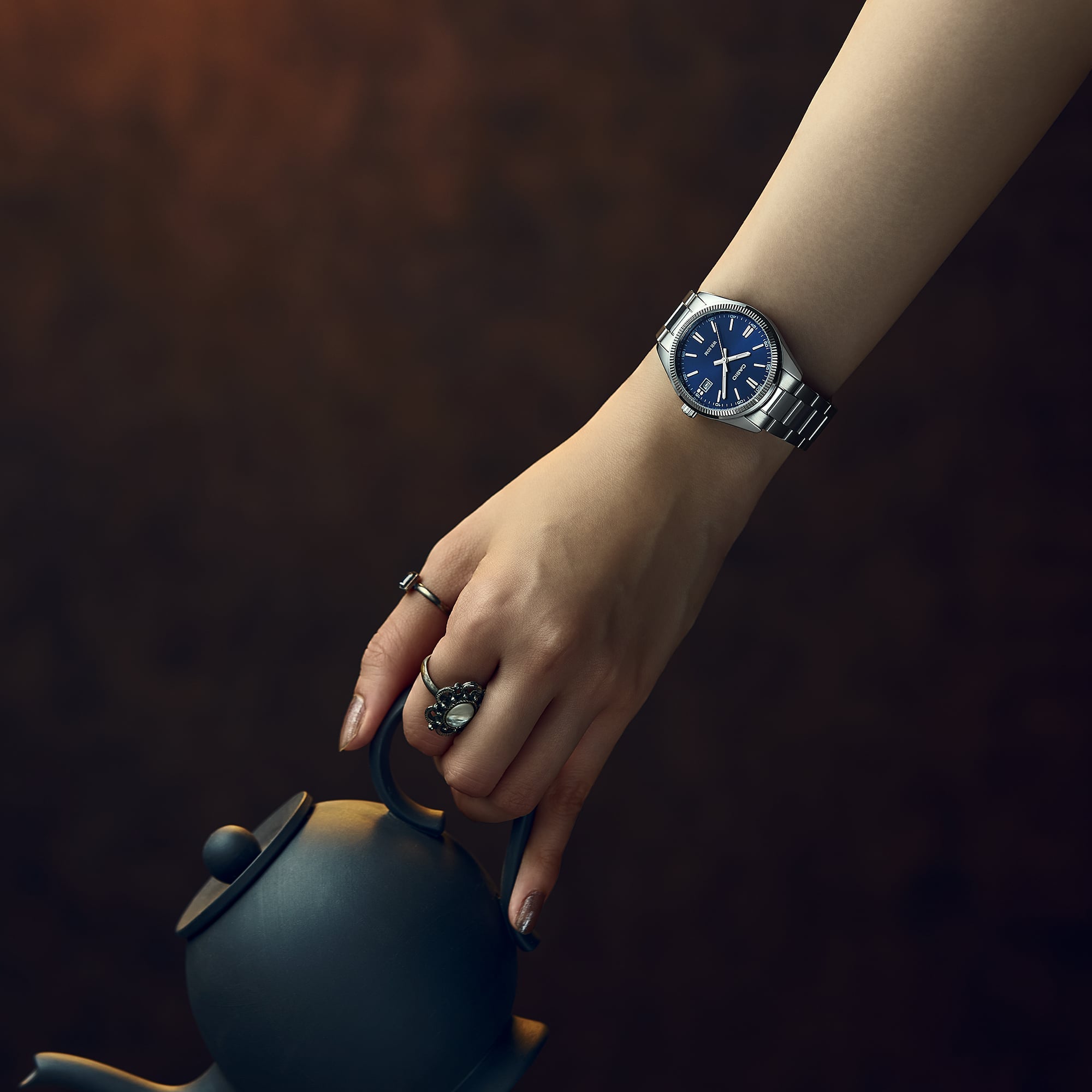 Ana Joalheiros - Relógios Casio - Relógio Casio Vintage UTP-1302PD-2A1VEF no Pulso