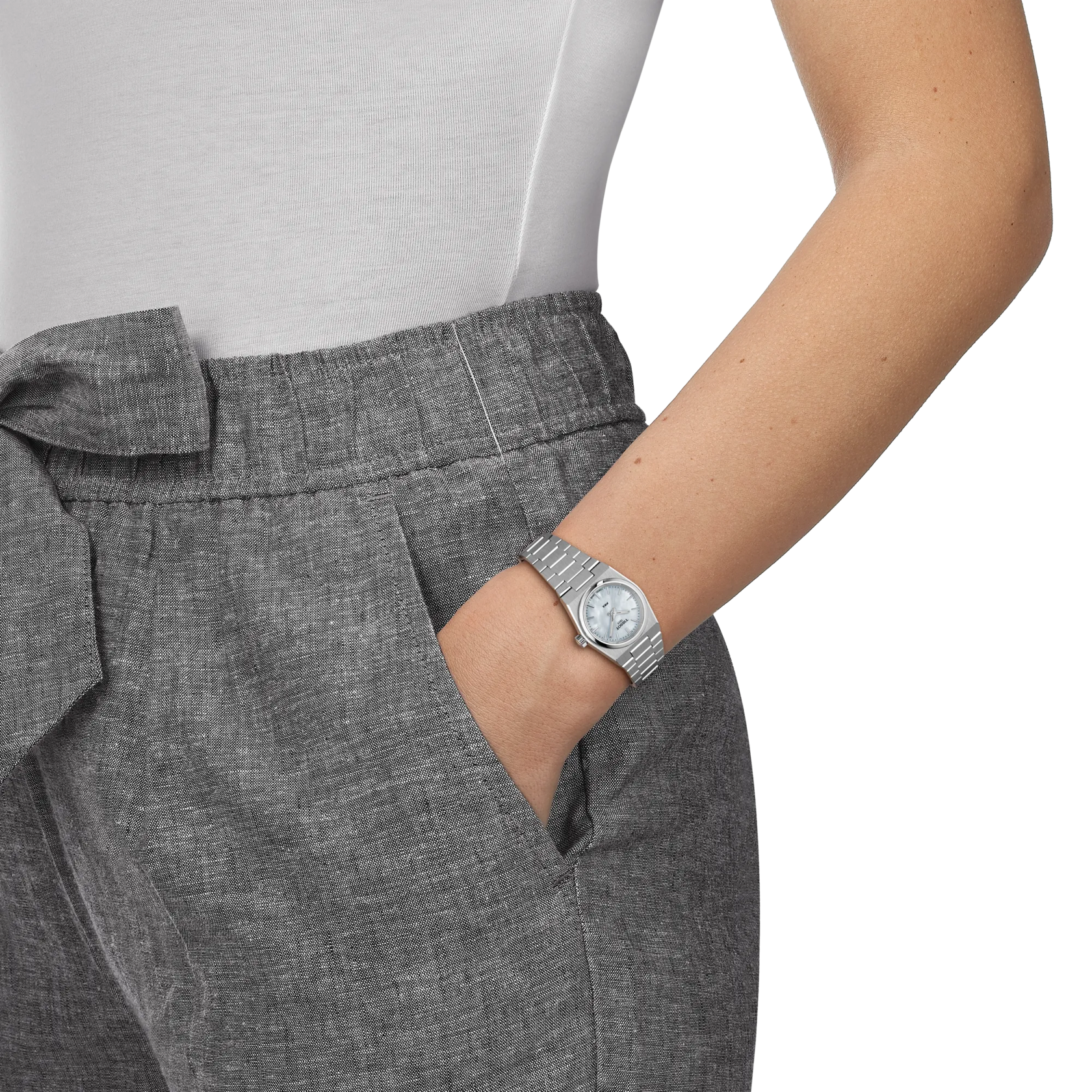 Ana Joalheiros - Relógios Tissot - Relógio para mulher Tissot PRX T137.010.11.111.00 no Pulso